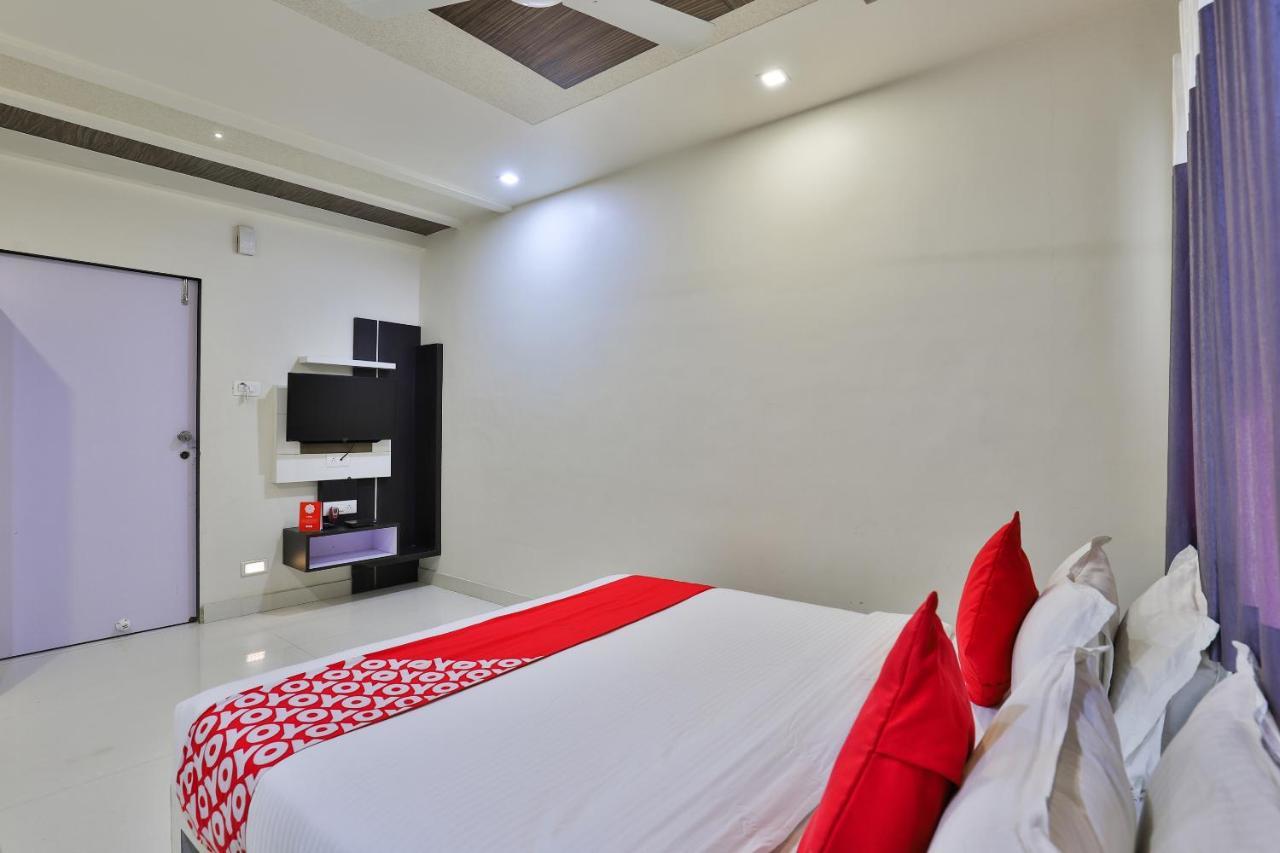 Oyo 18807 Vrajbhoomi Hotel Somnath Exterior photo